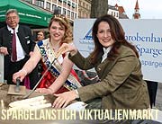 Symbolischer Beginn der Spargelsaison auf dem Viktualienmarkt am 12.04. mit der Spargelkönigin Lena I. (©Foto: Martin Schmitz)